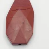 Jaspa rouge ovale irrégulier facetté